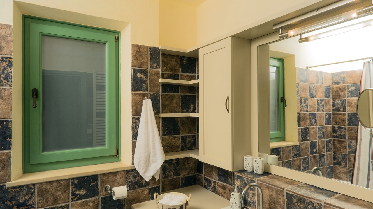 Photo of Bathroom in East Mani