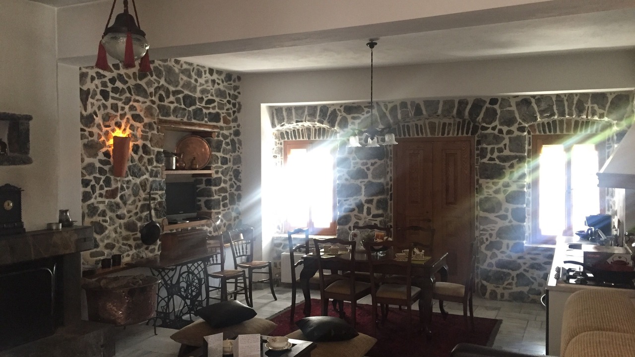 Photo of Livingroom in Karyes