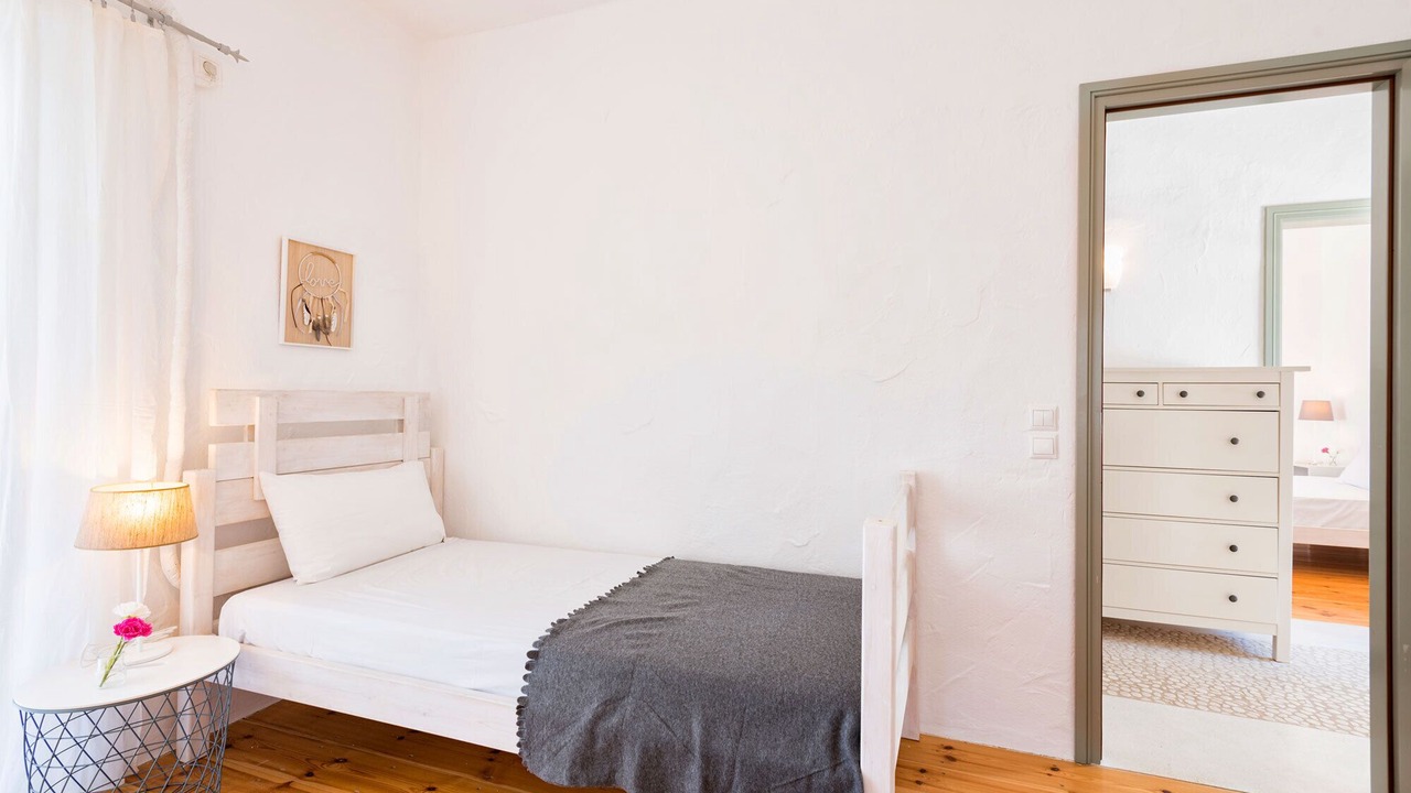 Photo of Bedroom in Drios