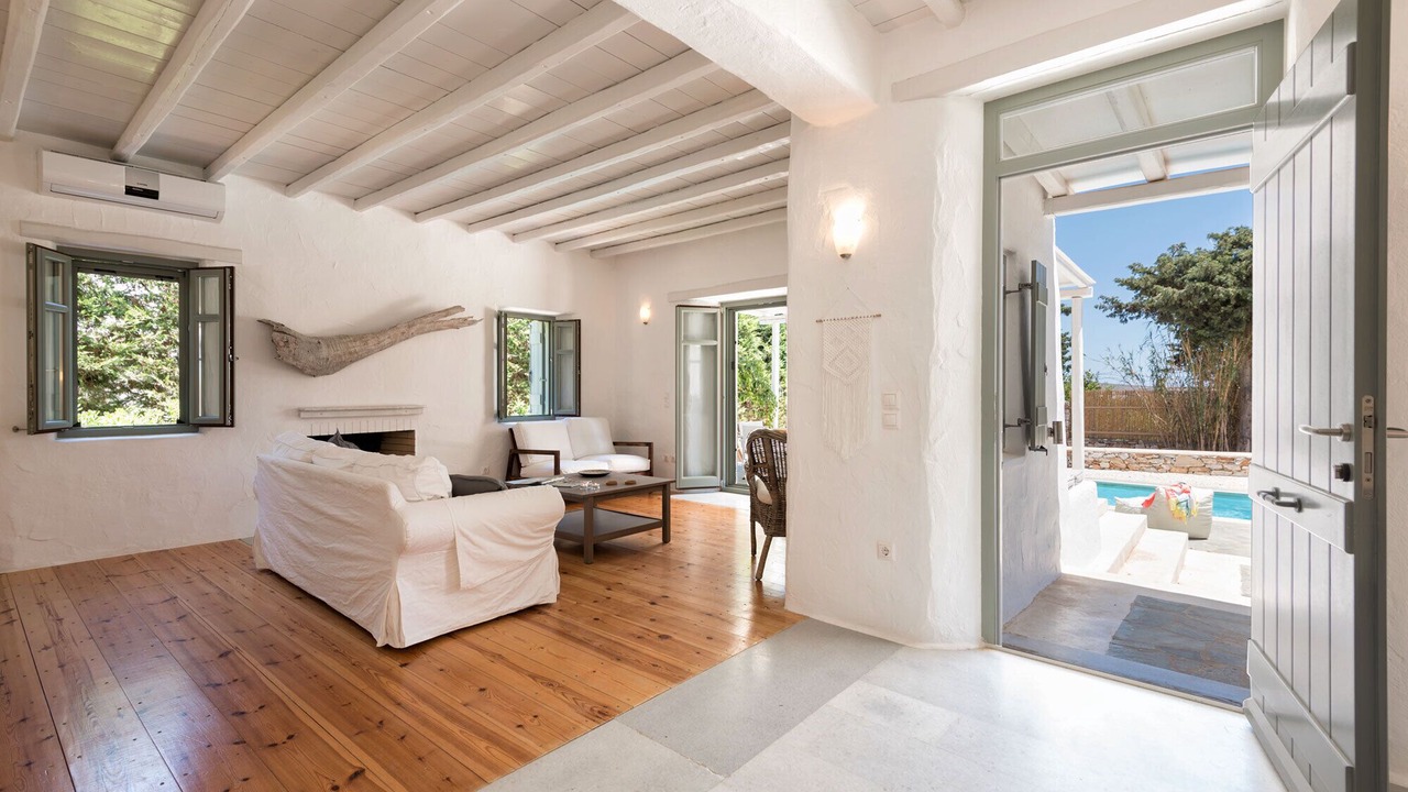 Photo of Bedroom in Drios