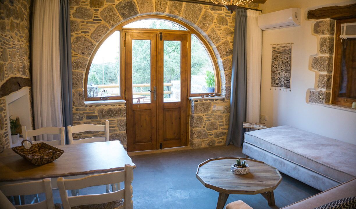 Photo of Livingroom in Moni