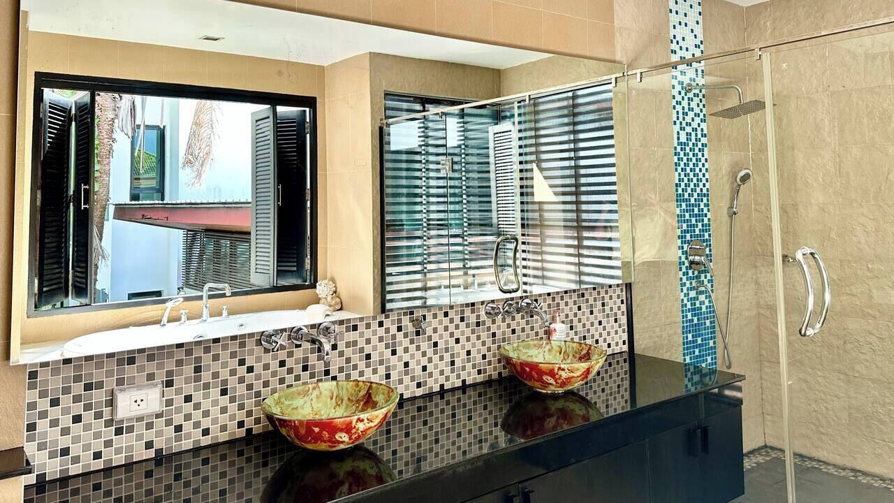 Photo of Bathroom in Koh Kaew