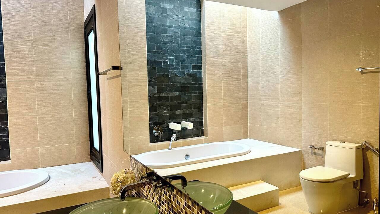 Photo of Bathroom in Koh Kaew