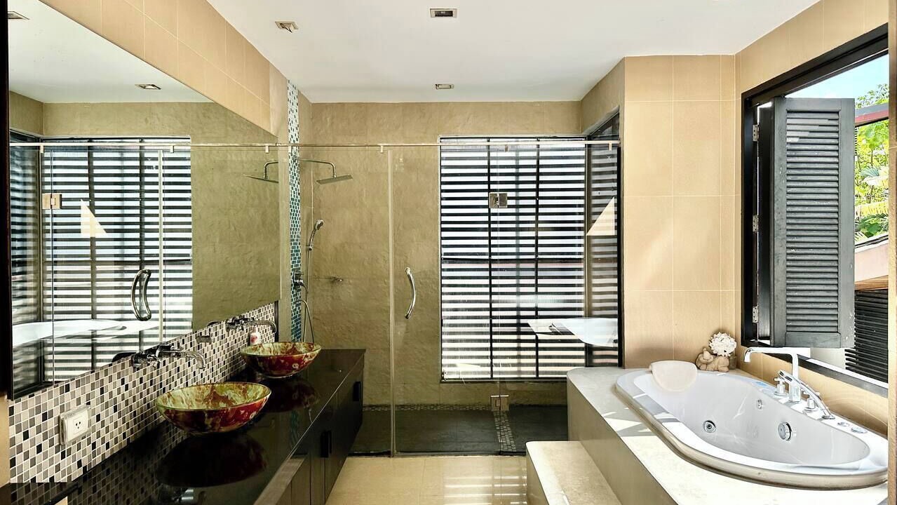 Photo of Bathroom in Koh Kaew