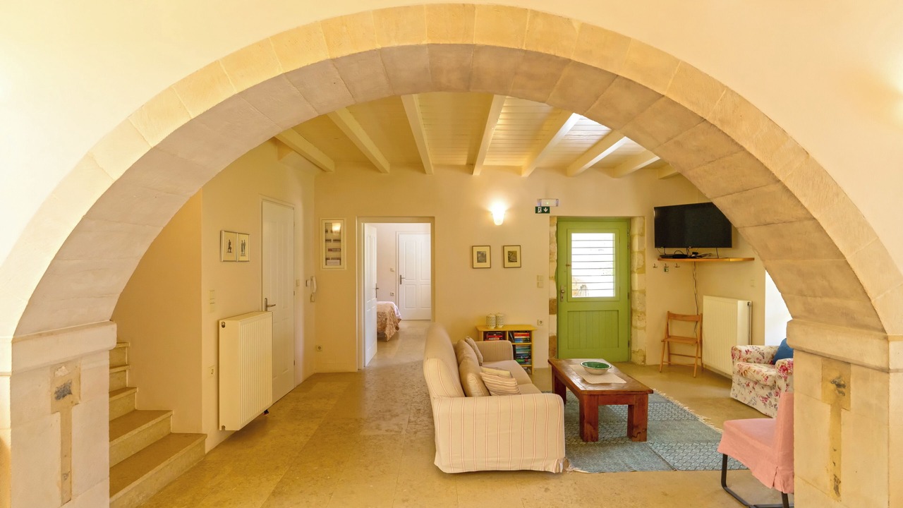 Photo of Livingroom in Armenoi
