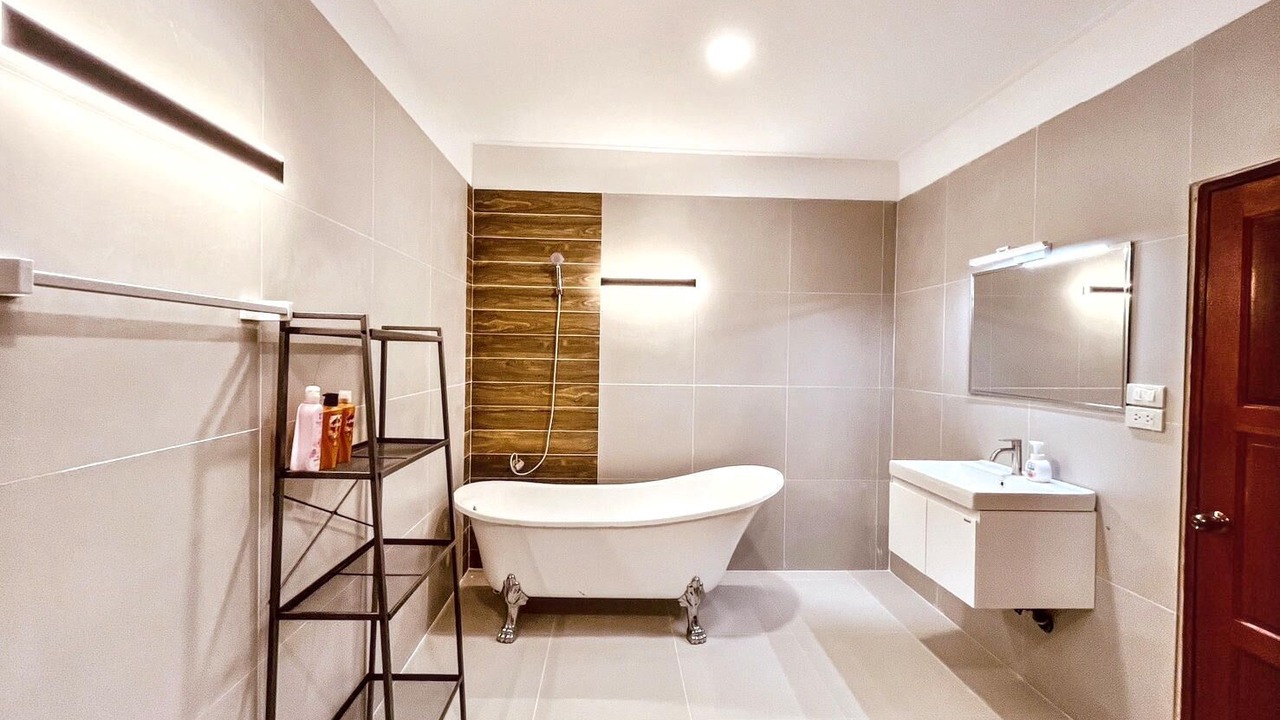 Photo of Bathroom in Khuekkhak