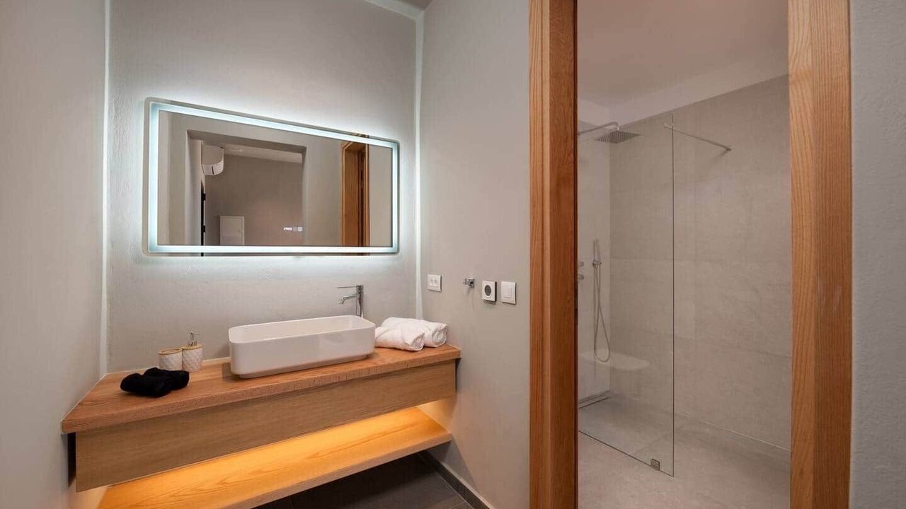 Photo of Bathroom in Glinado