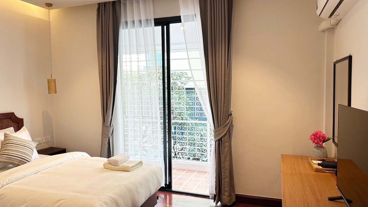Photo of Bedroom in Khlong Toei Nuea