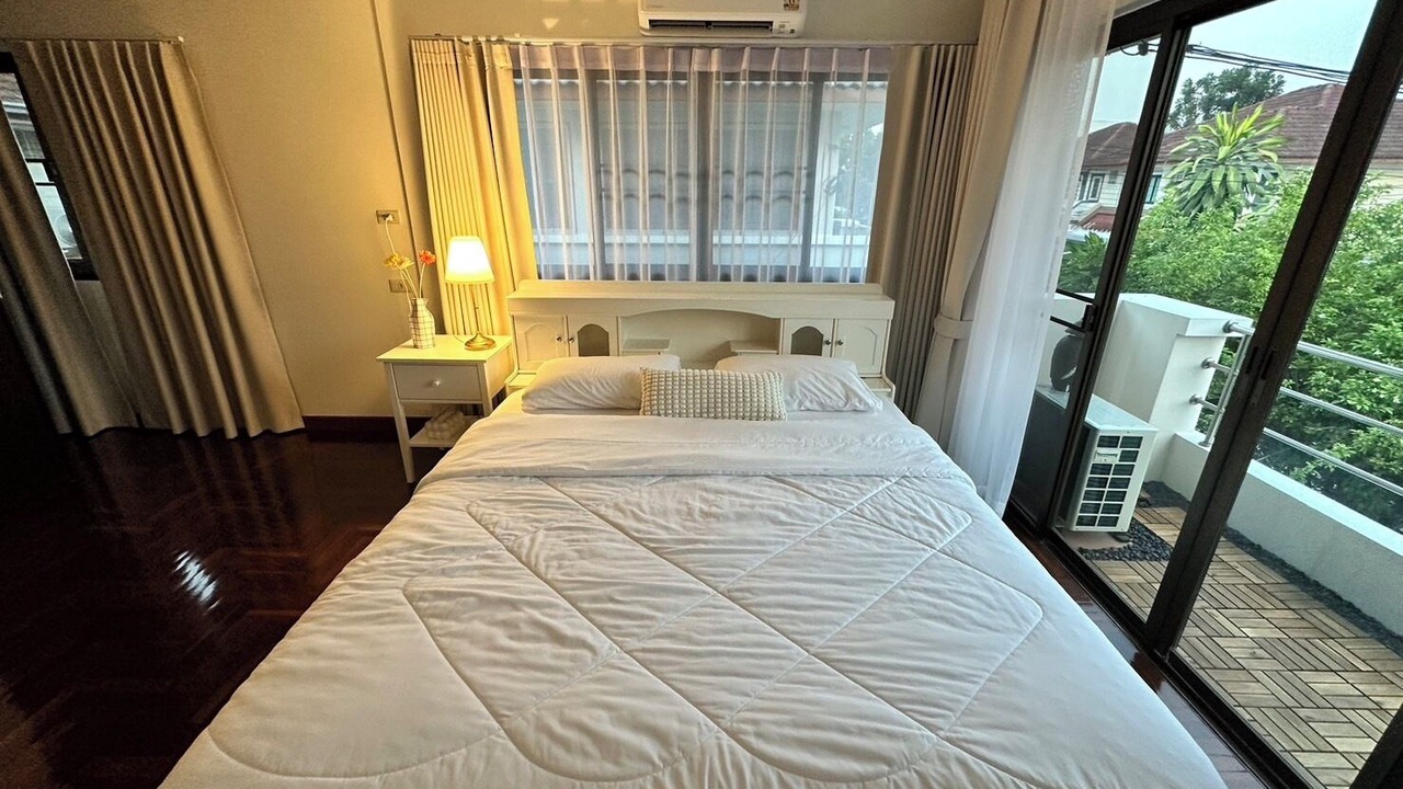 Photo of Bedroom in Dok Mai