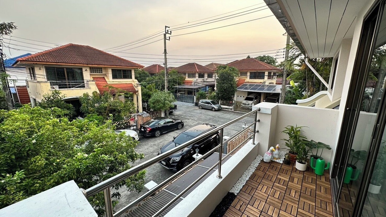 Photo of Outdoor in Dok Mai