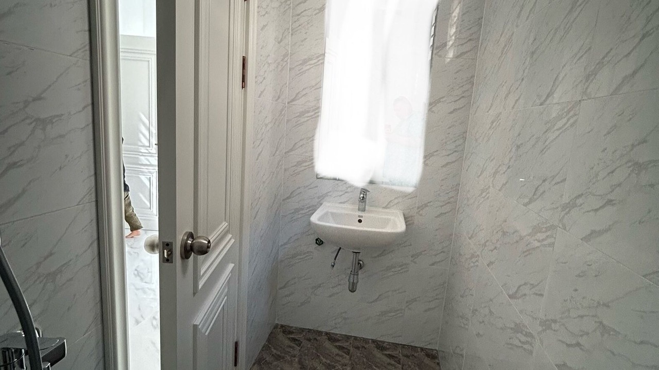 Photo of Bathroom in Sangkat Bak Khaeng