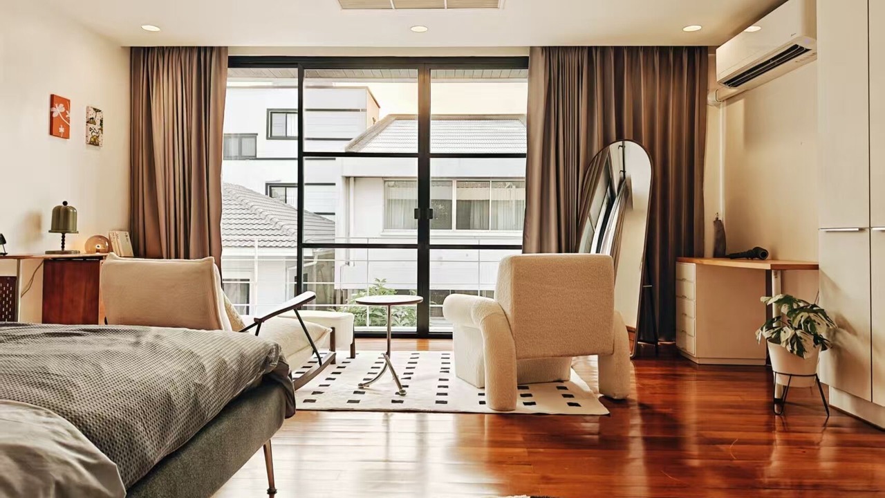 Photo of Bedroom in Khlong Tan Nuea