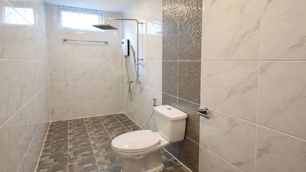 Photo of Bathroom in Ron Phibun