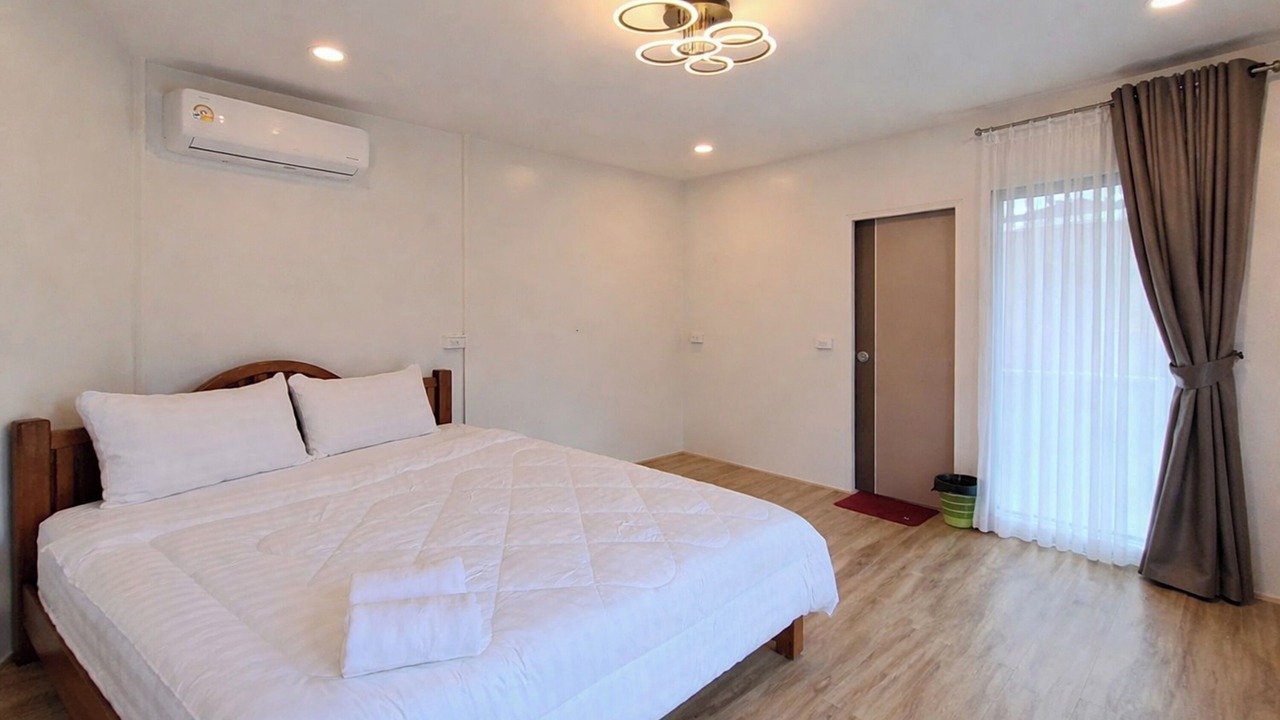 Photo of Bedroom in Ron Phibun