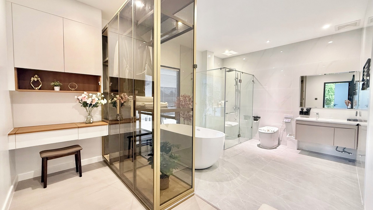 Photo of Bathroom in Wat Ket