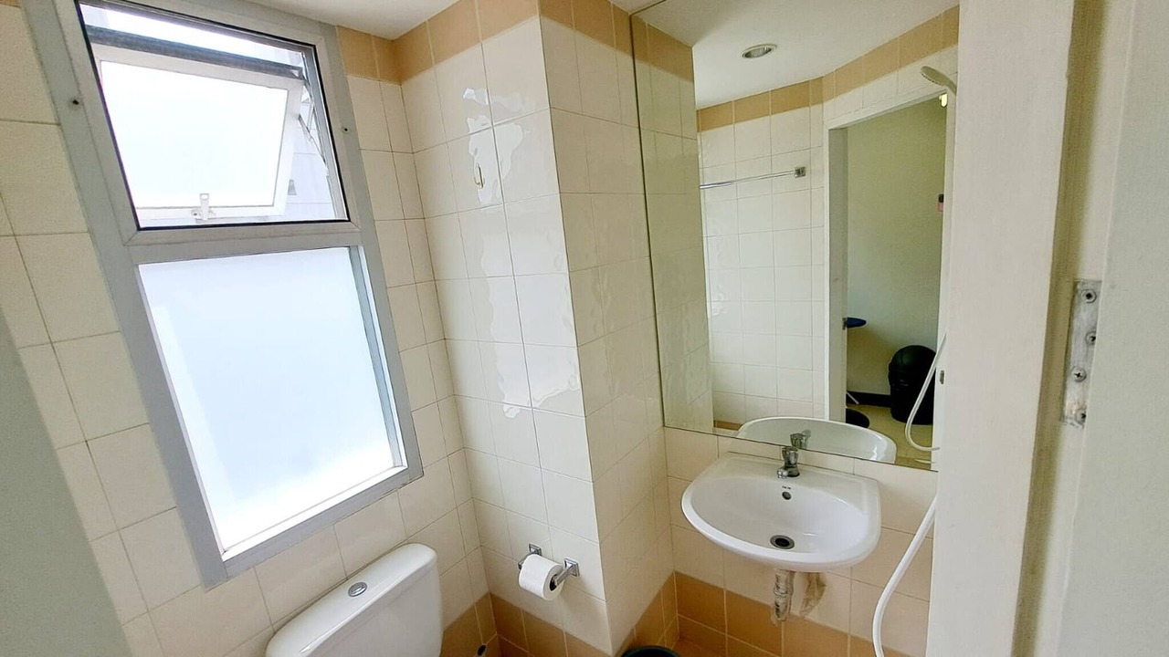 Photo of Bathroom in Khlong Toei Nuea