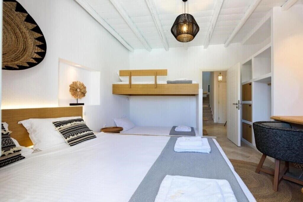 Photo of Bedroom in Drios