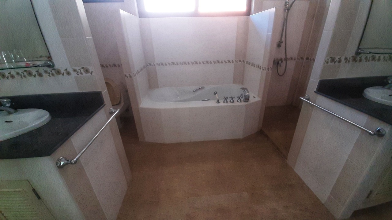 Photo of Bathroom in Na Mueang