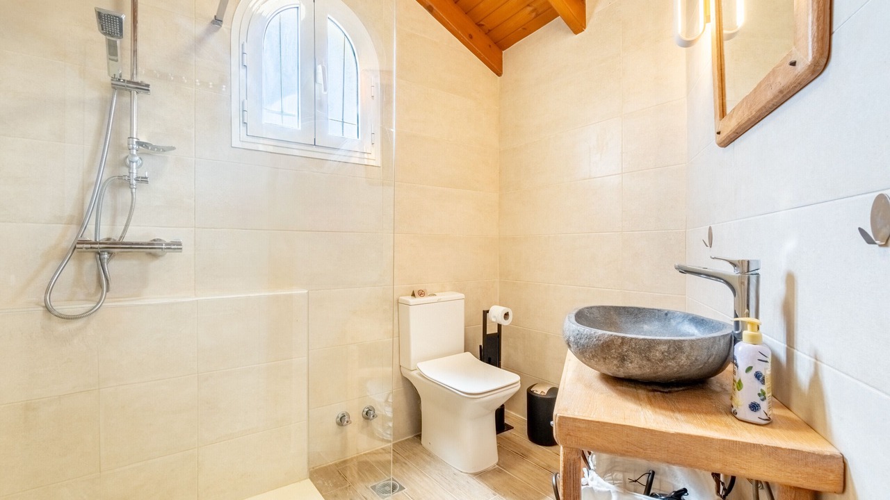 Photo of Bathroom in Petriti