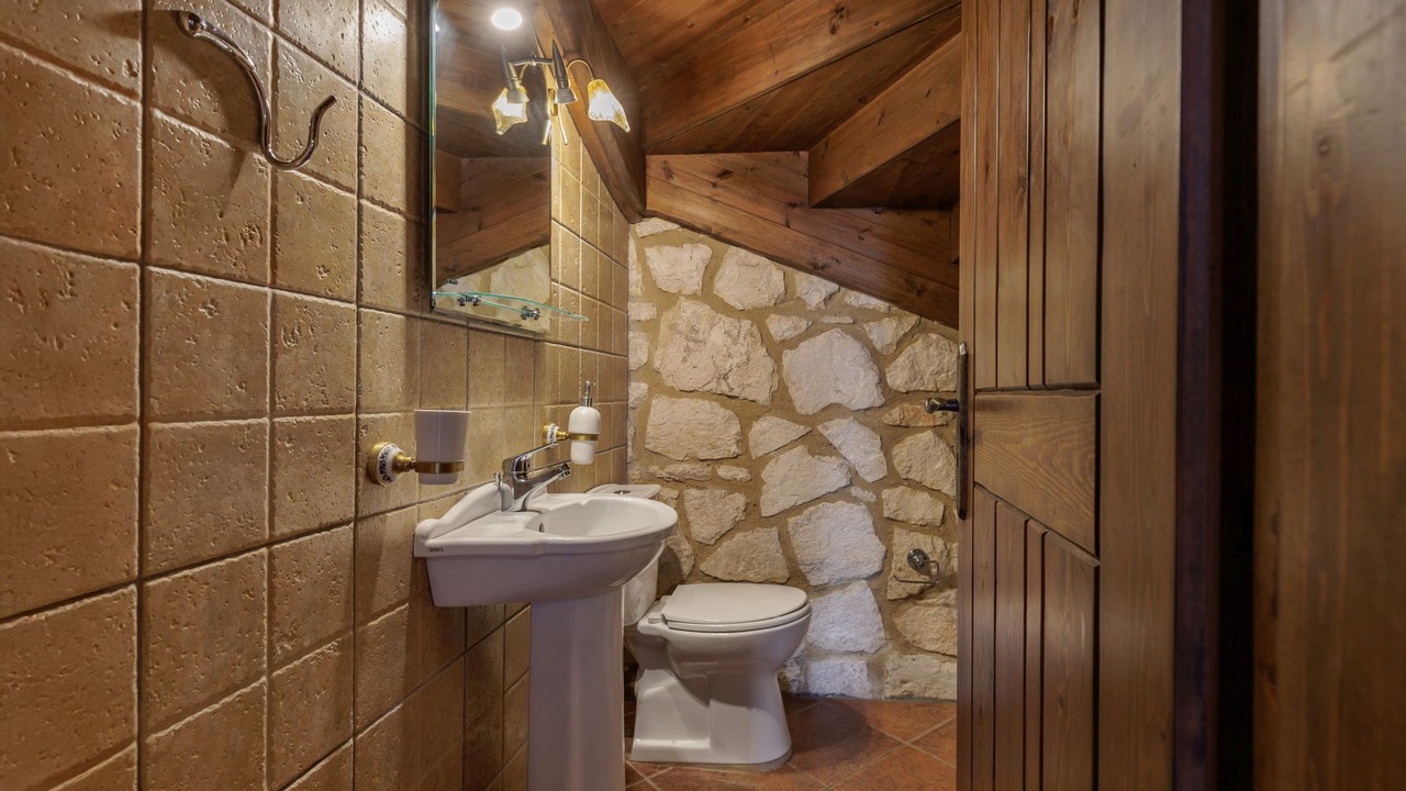 Photo of Bathroom in Skinaria