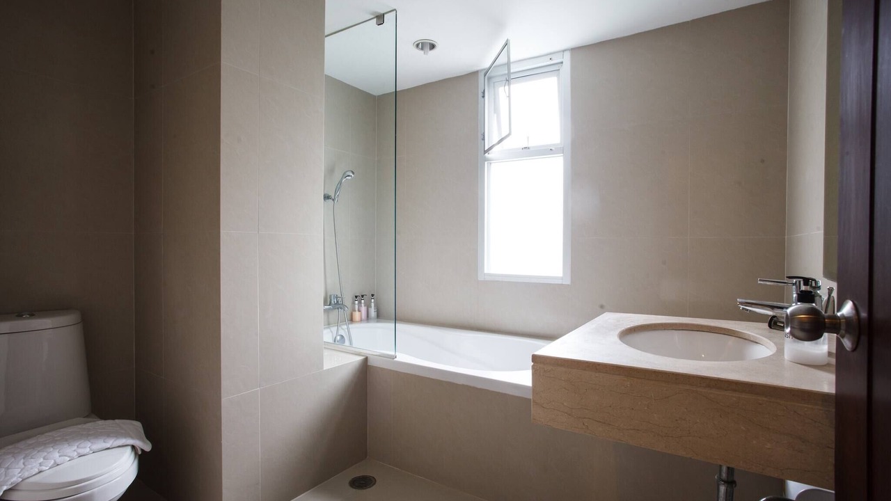 Photo of Bathroom in Khlong Toei Nuea