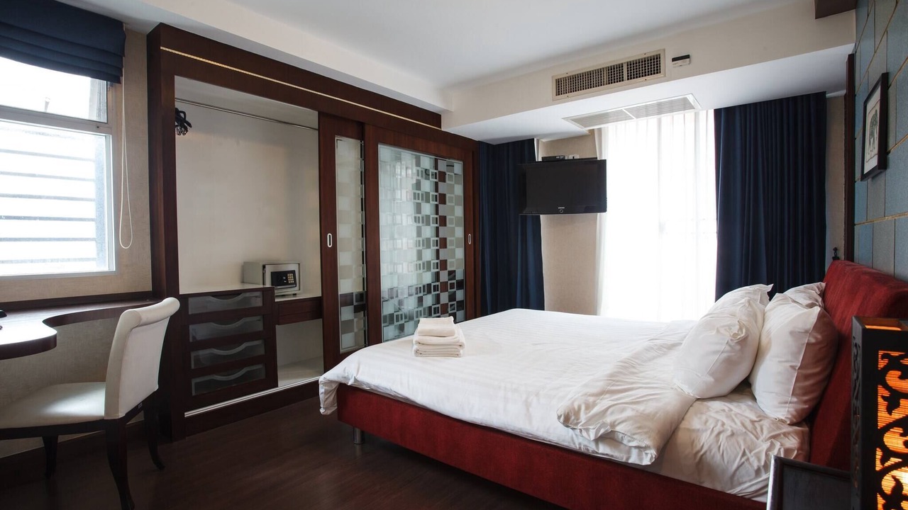 Photo of Bedroom in Khlong Toei Nuea