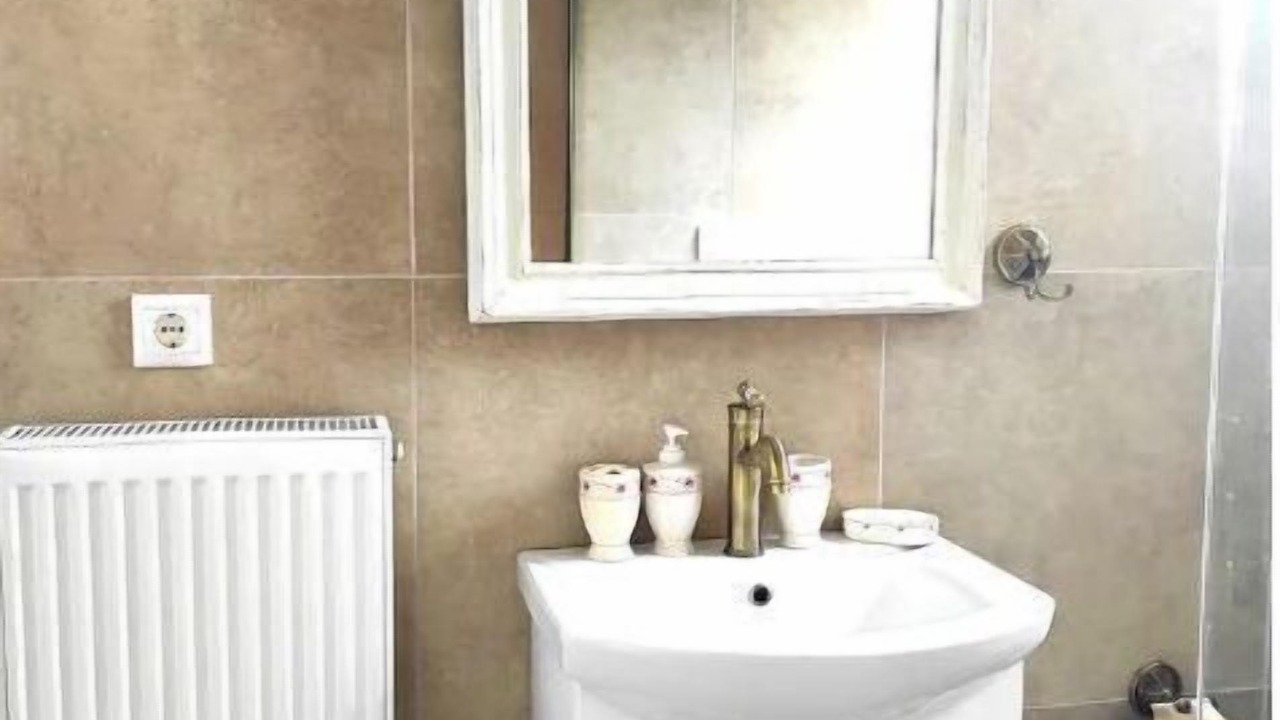 Photo of Bathroom in Paleopolis