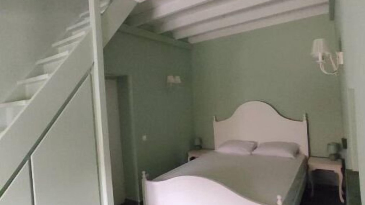 Photo of Bedroom in Paleopolis