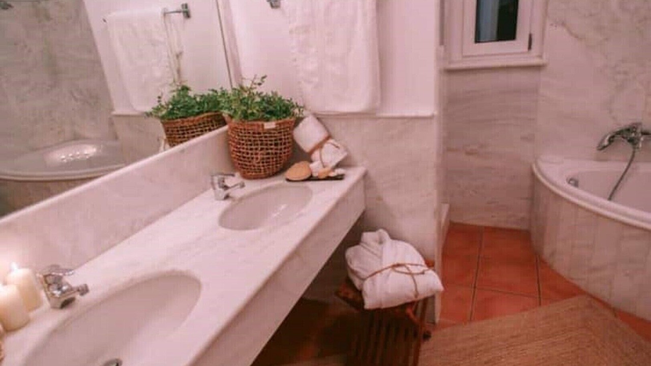 Photo of Bathroom in Syros