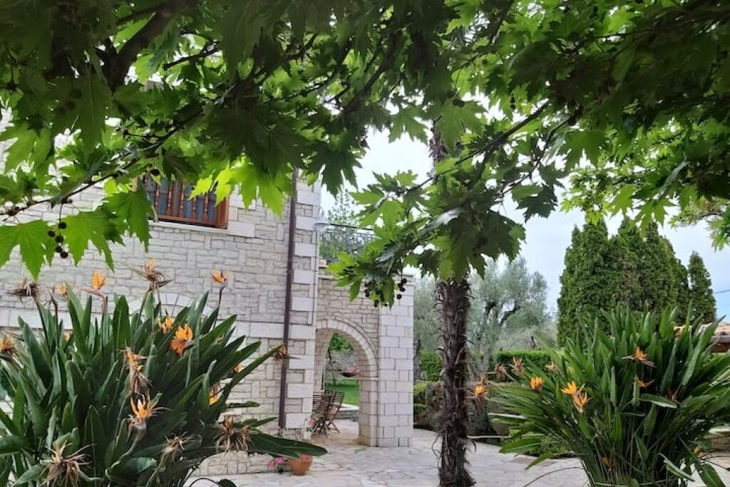 Photo of Outdoor in Longos