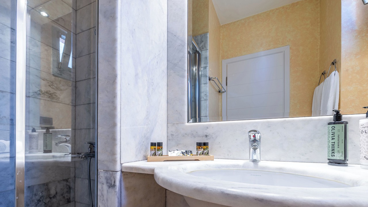Photo of Bathroom in Longos