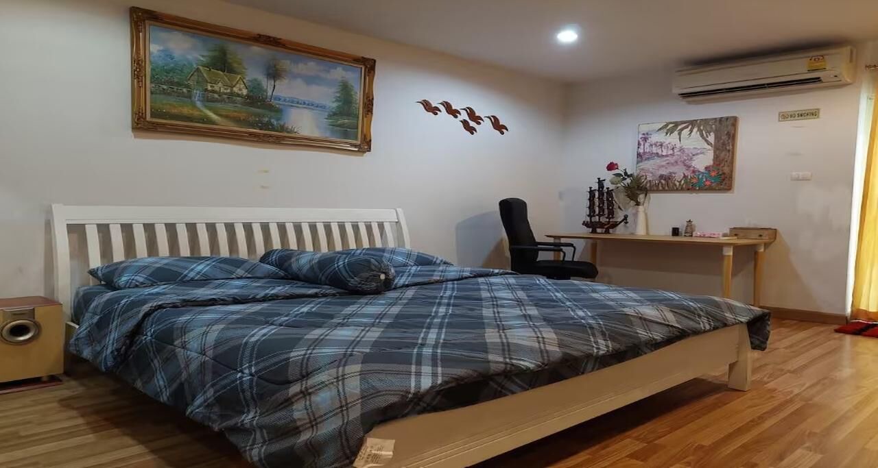 Photo of Bedroom in Samsen Nok