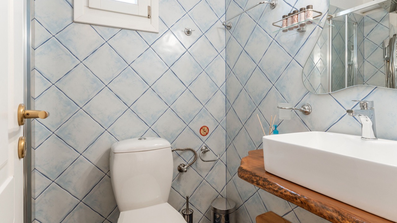 Photo of Bathroom in Kini