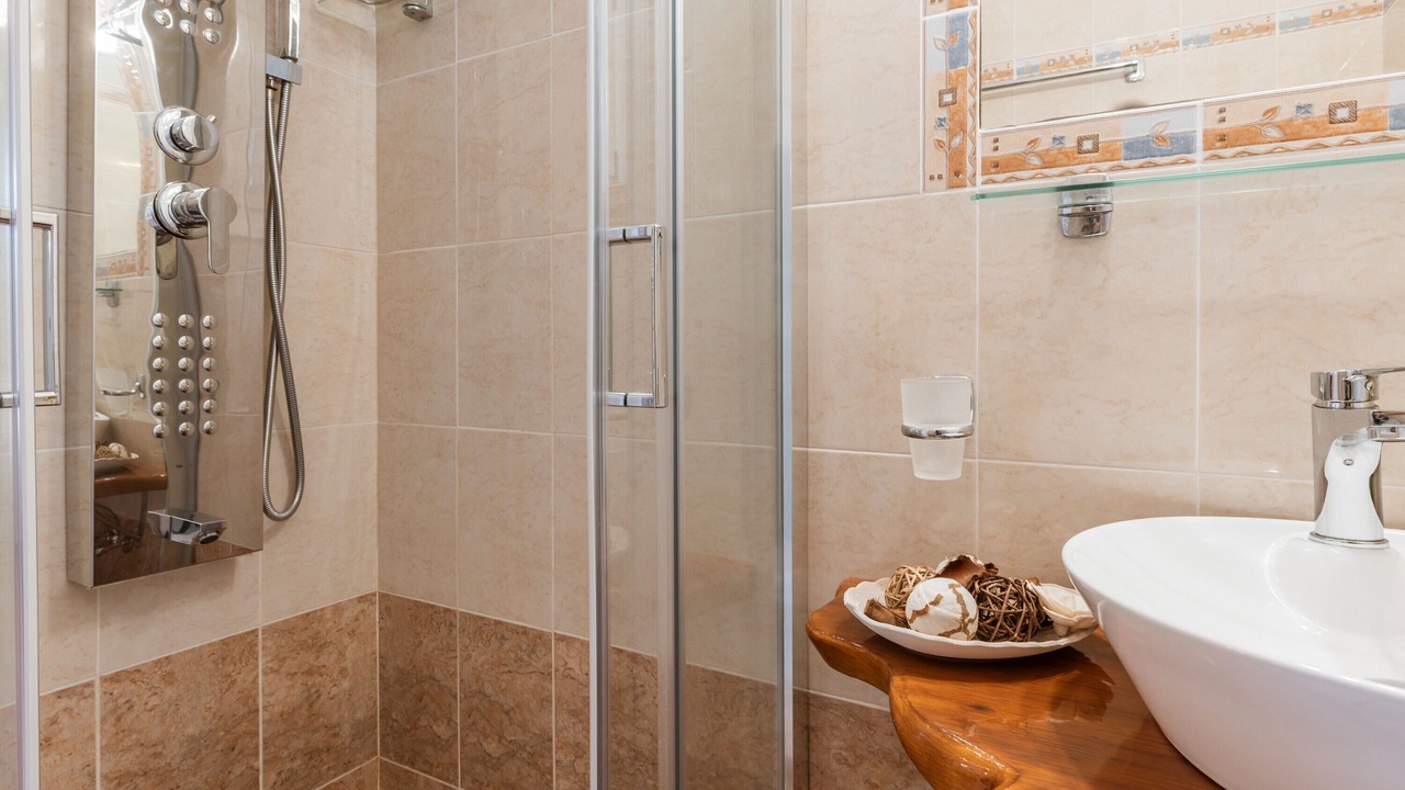 Photo of Bathroom in Kini
