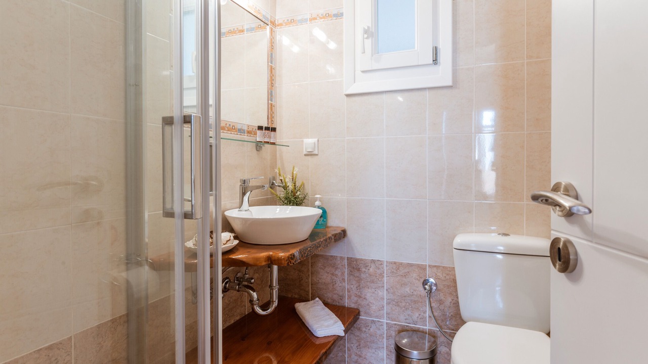 Photo of Bathroom in Kini