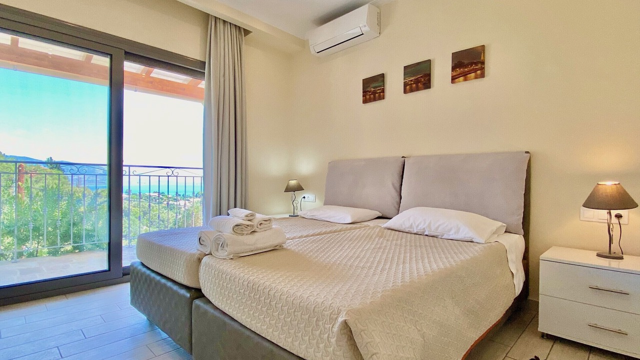 Photo of Bedroom in Petaleia