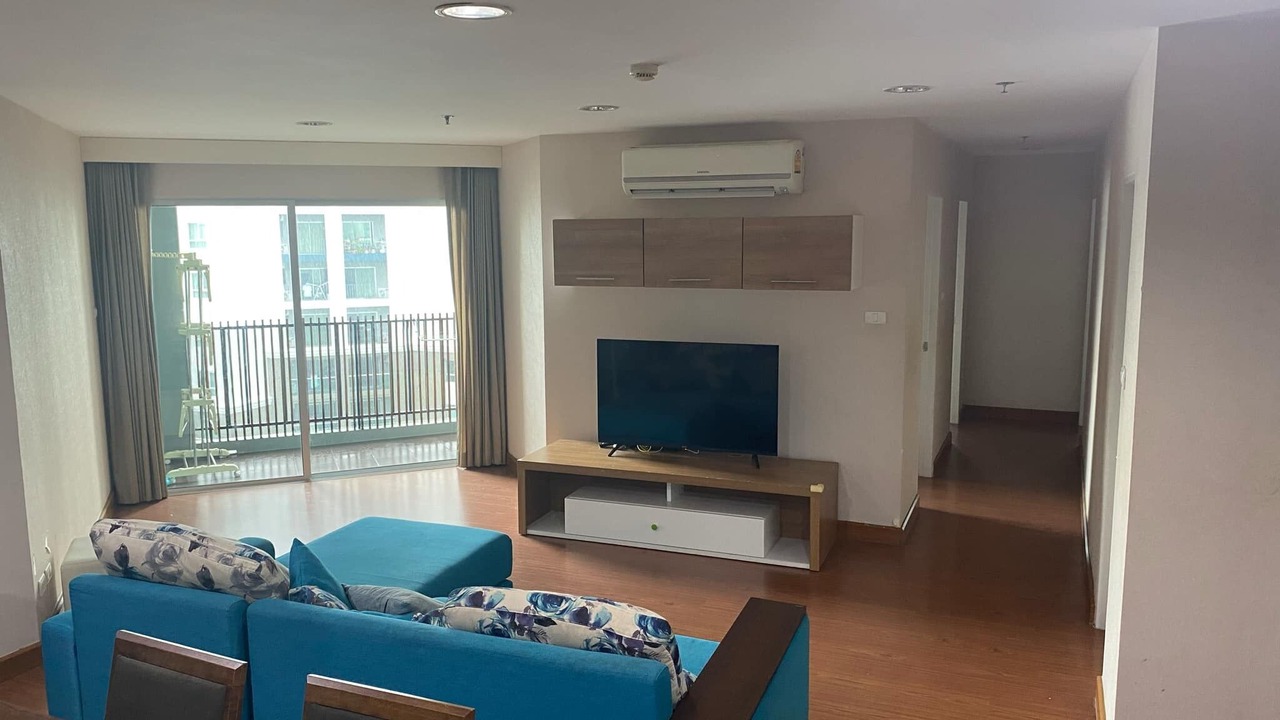 Photo of Livingroom in Huai Khwang