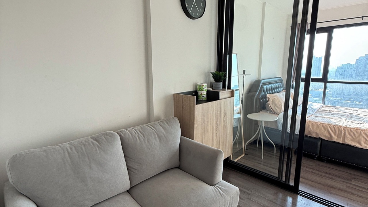 Photo of Livingroom in Khlong Tan