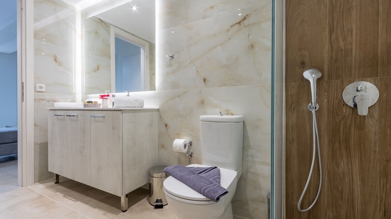 Photo of Bathroom in Alikianos
