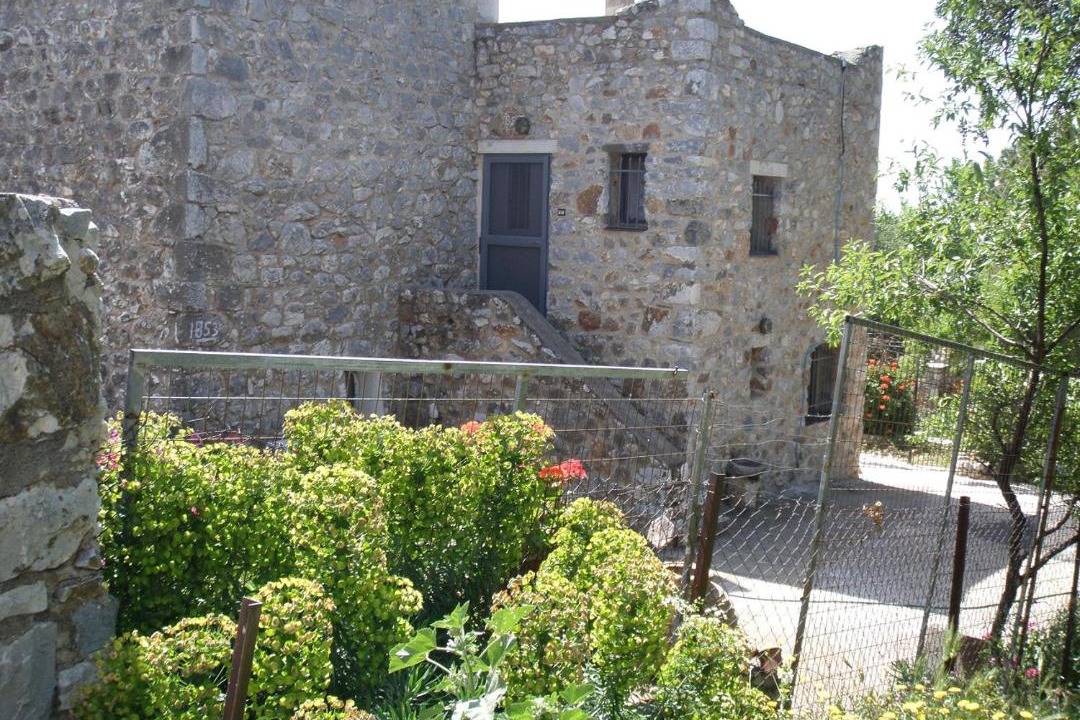 Photo of Buildings in Layia