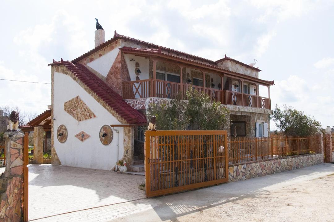 Photo of Buildings in Kanelion