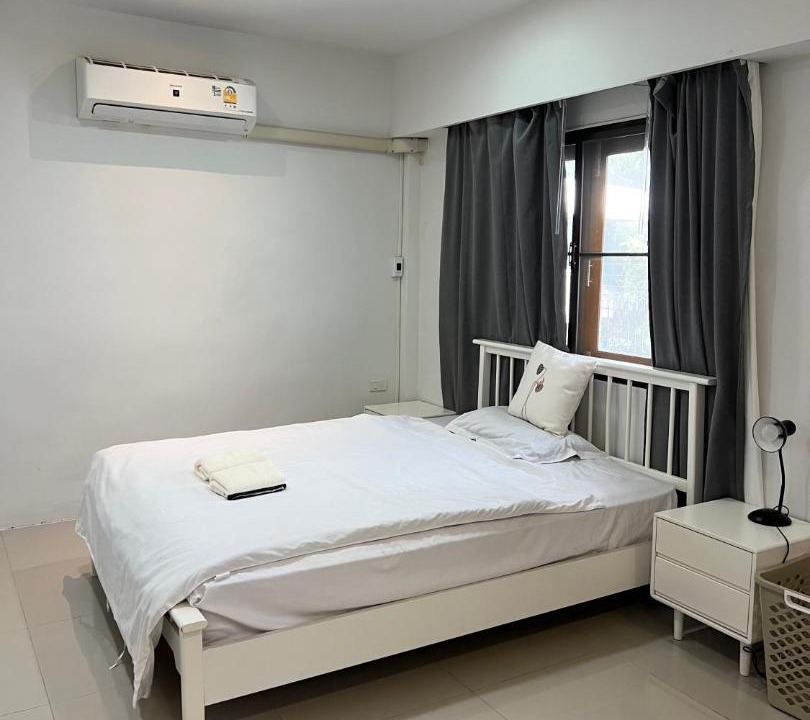 Photo of Bedroom in Khlong Toei Nuea