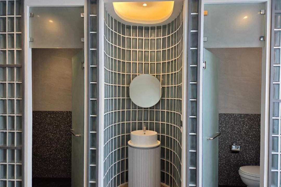 Photo of Bathroom in Thanon Phetchaburi