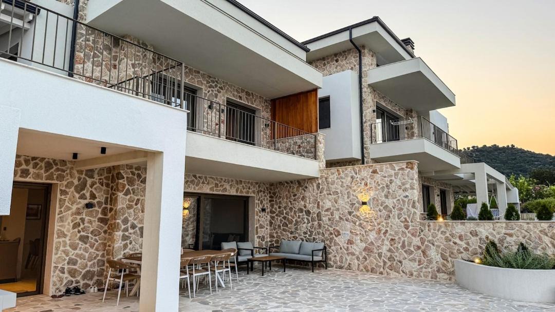 Photo of Others in Aristotelis