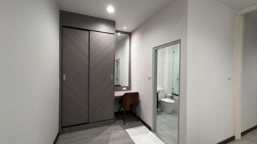 Photo of Bathroom in Pom Prap Sattru Phai