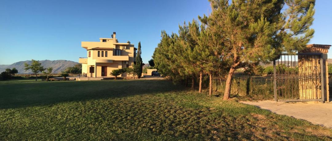 Photo of Buildings in Korfalonas