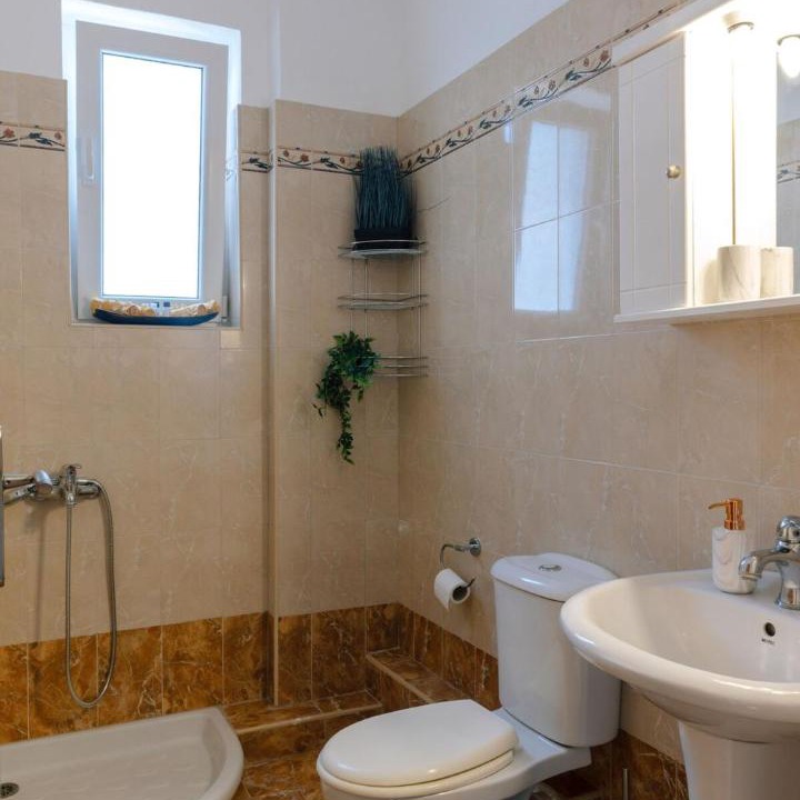 Photo of Bathroom in Adele
