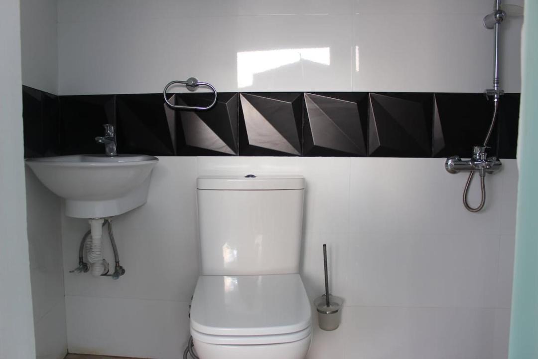 Photo of Bathroom in Politiko