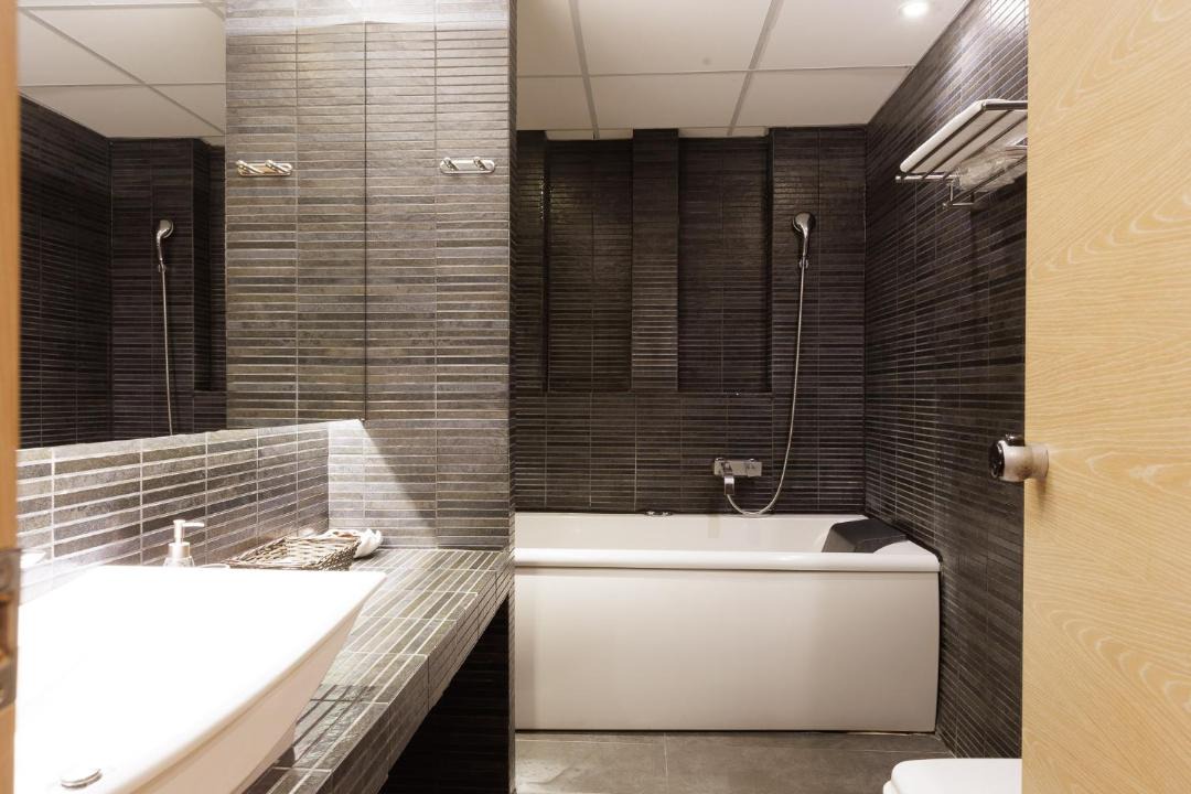 Photo of Bathroom in Neapoli