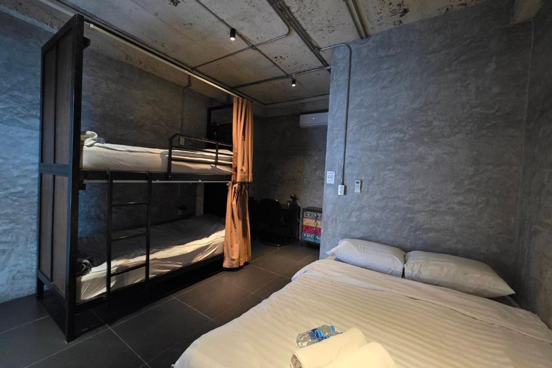 Photo of Bedroom in Samsen Nai
